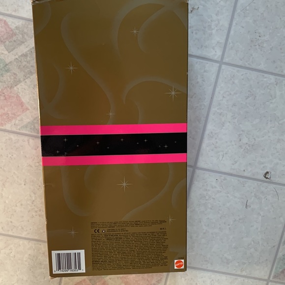 Avon winter rhapsody Barbie special  edition - Picture 4 of 5